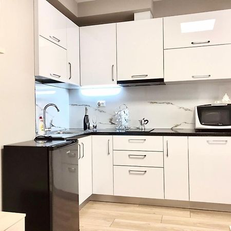 Home Away From Home Apartment Durrës Kültér fotó