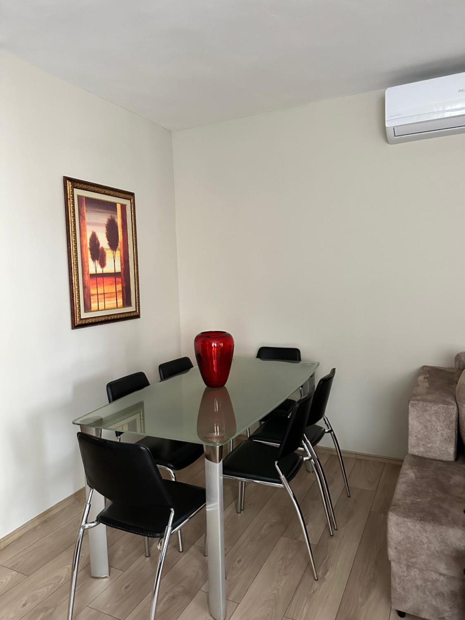 Home Away From Home Apartment Durrës Kültér fotó
