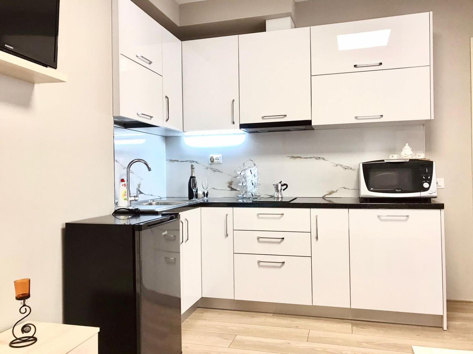 Home Away From Home Apartment Durrës Kültér fotó